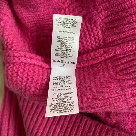 Vineyard Vines Cropped Cable V-Neck Fisherman Sweater in Dahlia Pink Size Medium - Picture 9 of 11